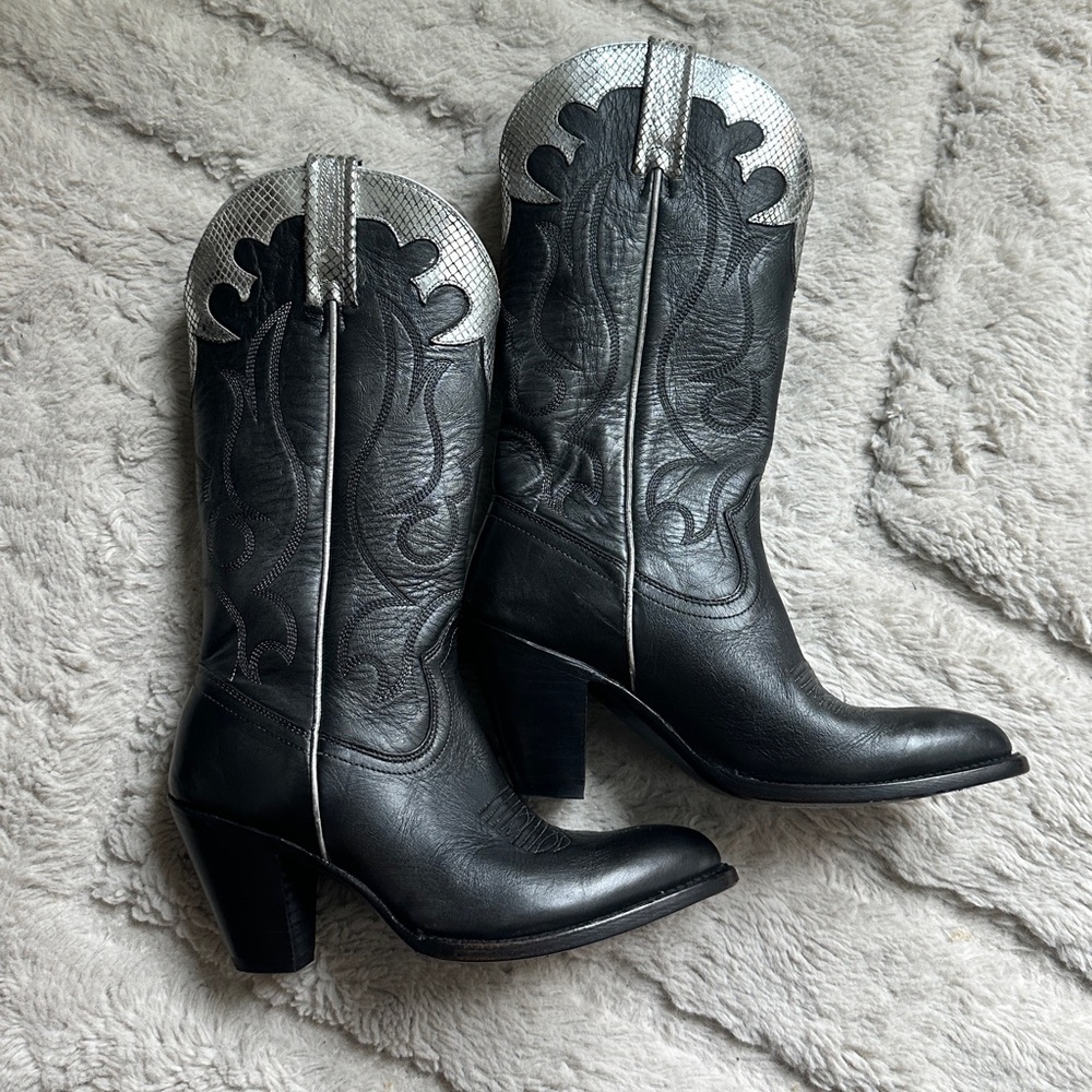 Black 100% leather cowboy boots